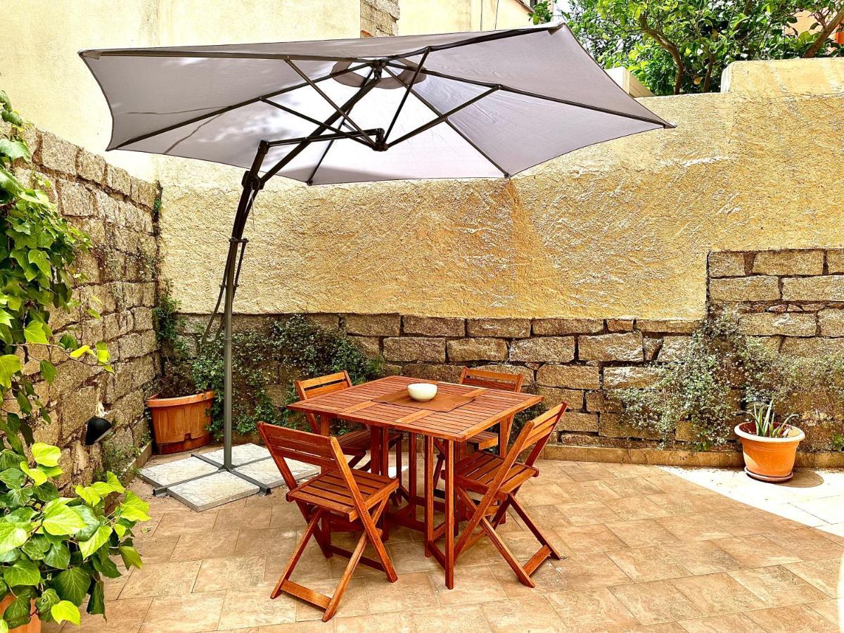 Spacious 3-Bedroom Apartment With Courtyard In Tempio Pausania - Perfect For Families Exterior photo